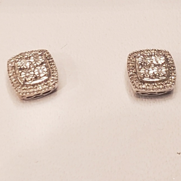 Earings - Picture 2 of 3